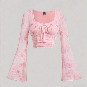 Knot front flower flounce sleeve crop top